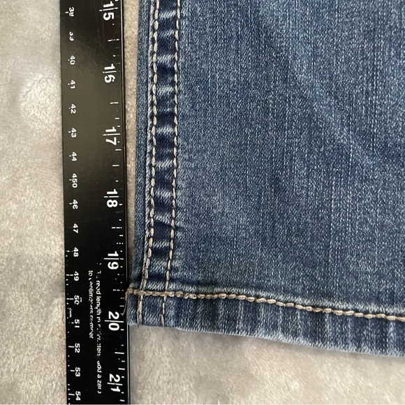 Bella Vida Maternity Embroidered Pockets and Rhinestones Capri Jeans Size XL - Picture 8 of 10